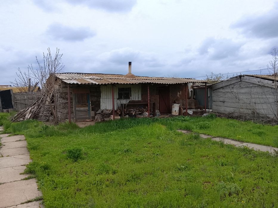 Продам частный дом в пригороде .