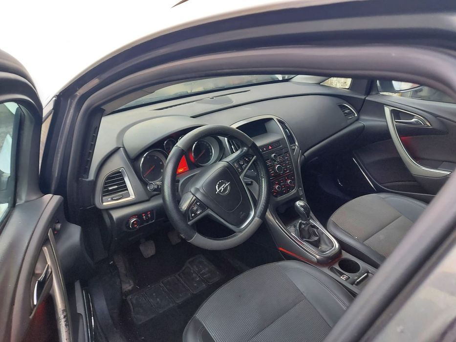 Dezmembram Opel Astra J, an 2012, motor 1.7 CDTI, euro 5