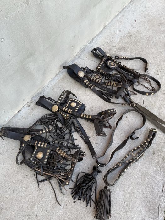 Căpițele / hamuri piele pentru cai + hățuri 2 cai – stare bună