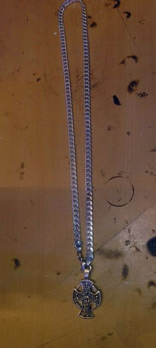 Сребърен синджир със медальон или кръст