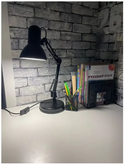 Лампа настольная  светильник для школьника