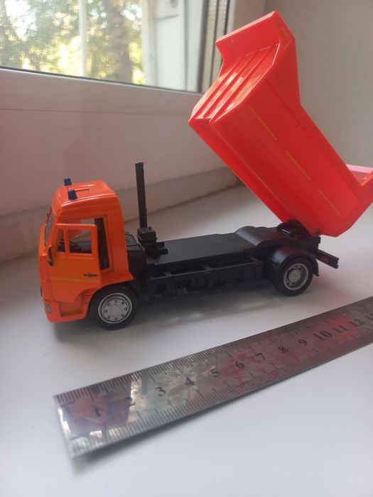 Продам машинки металлические