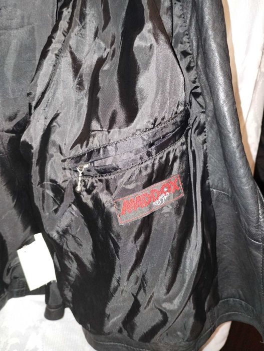 Яке. Дамско кожено  Немско.Без забележки.