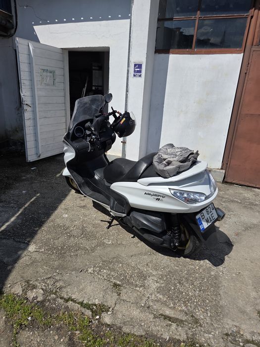 Vând yamaha majesti 400