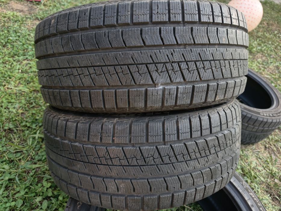 Продам зимние шины 235/45/18