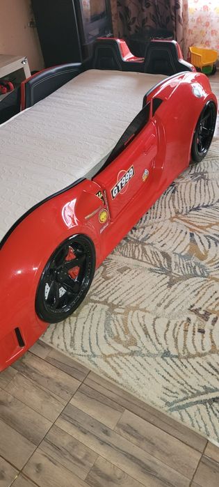 Pat de copii tip mașinuța