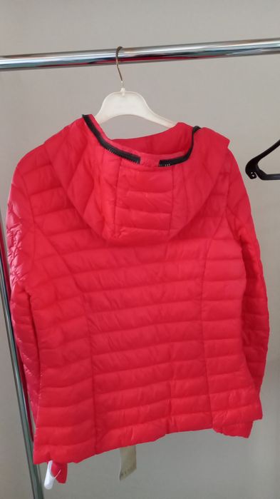 Продам женскую куртку