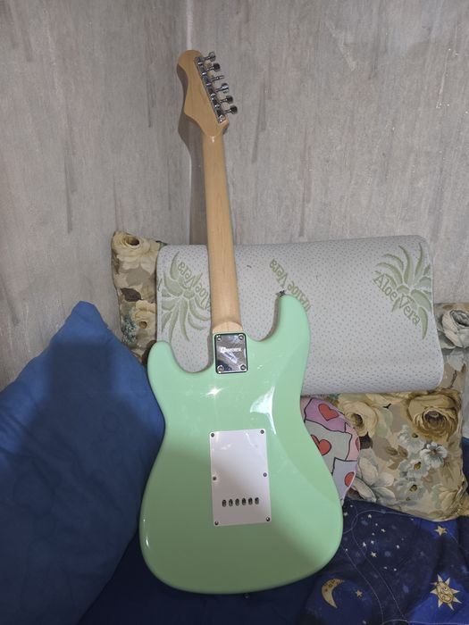 Продавам китара DMavery