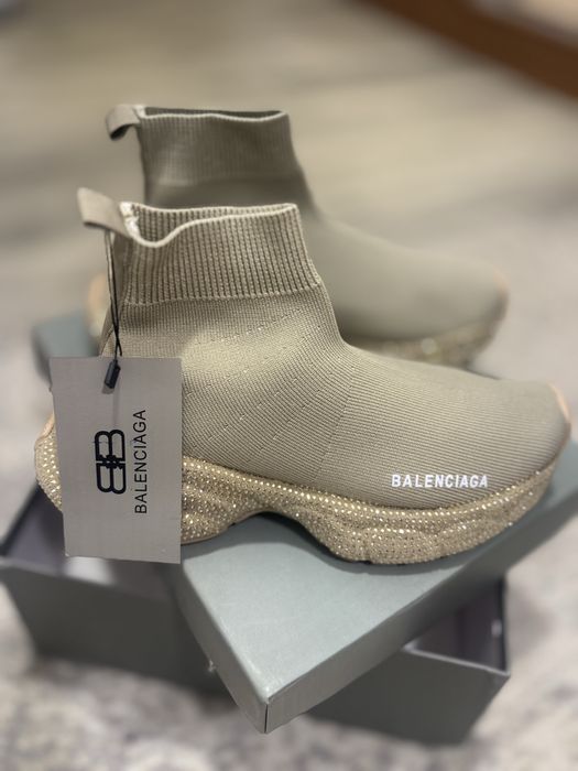 Продам кроссовки Balenciaga