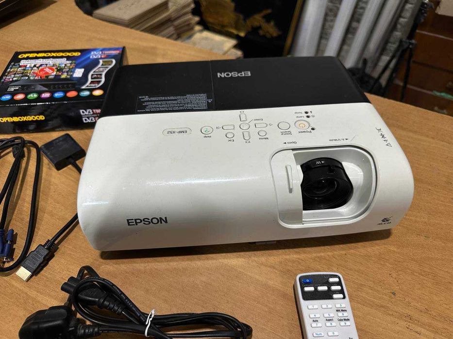 Проектор Epson + тюнер и кронштейн