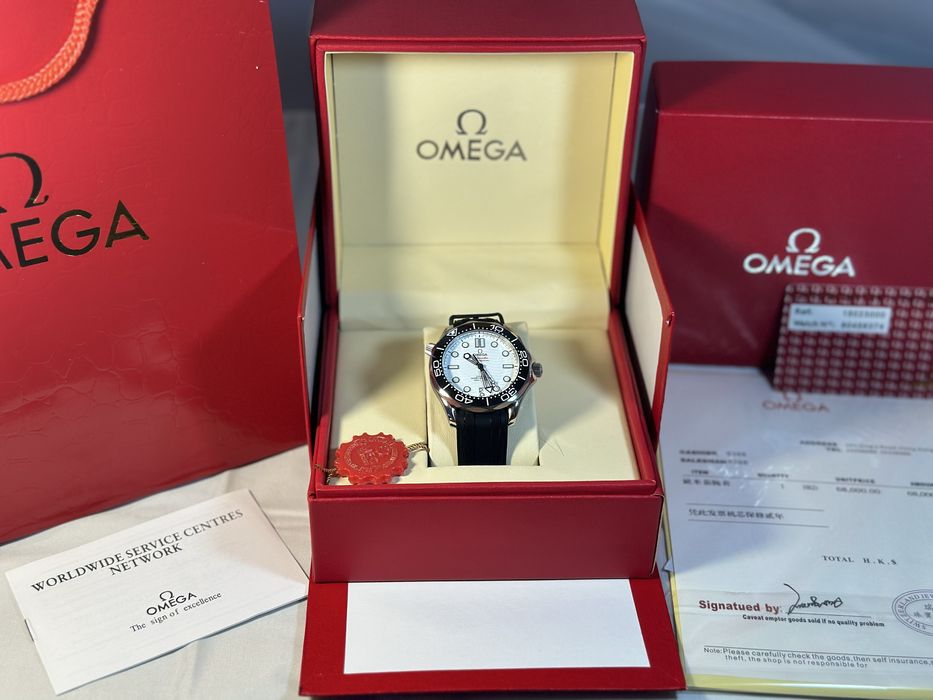 Omega Seamaster Diver 300M White Dial Rubber Strap 42 mm