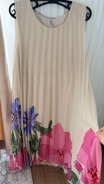 Универсална рокля, подходяща и за бременни