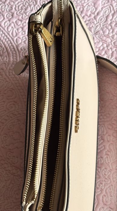 дамска чанта guess..