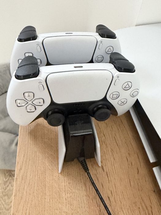 PS5 Digital Edition 1TB + 2 Controller DualSense + Stație Încărcare | IMPECABIL