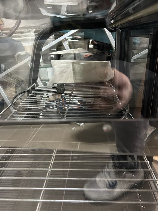 Vand doua vitrine reci