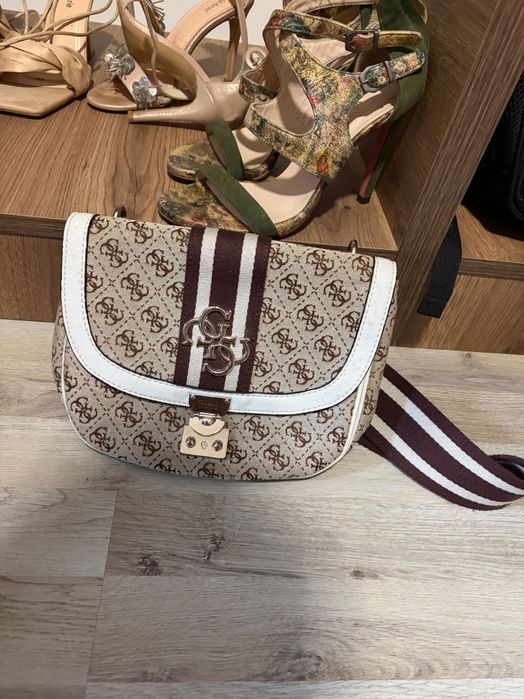 Оригинална чанта Guess