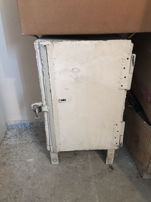 Сейф металлический