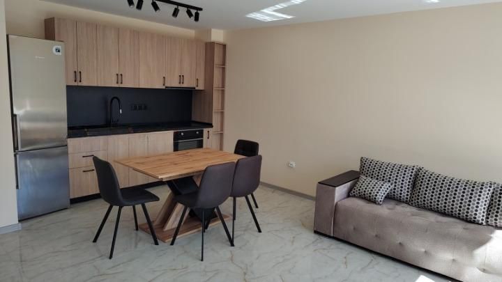 Дава се под наем Тристаен апартамент в Пловдив, Южен - 97 кв.м за 765 € - Снимка #1