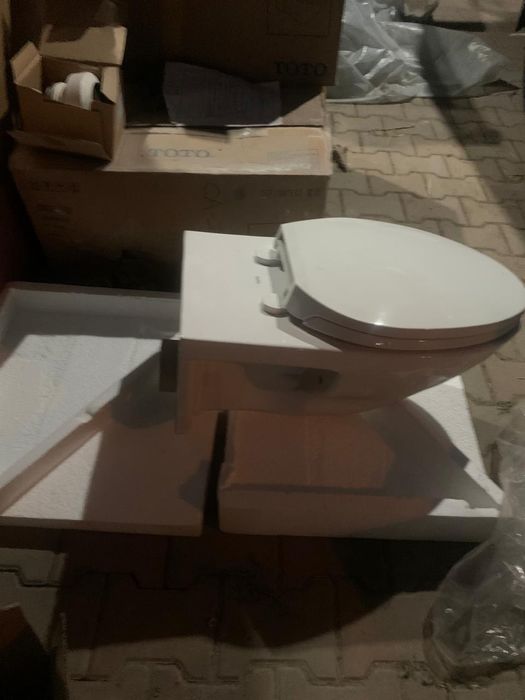 Унеазы  4 единицы под инсталляцию