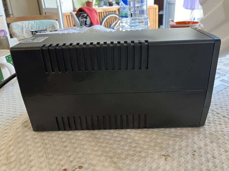 Источник бесперебойного питания UPS