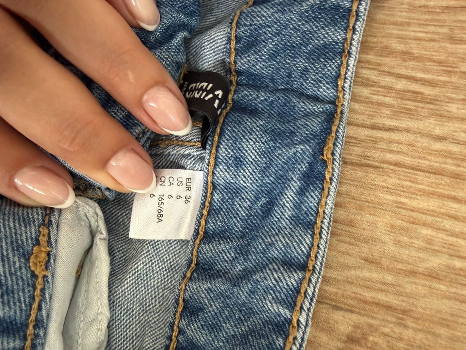 Pantaloni scurti