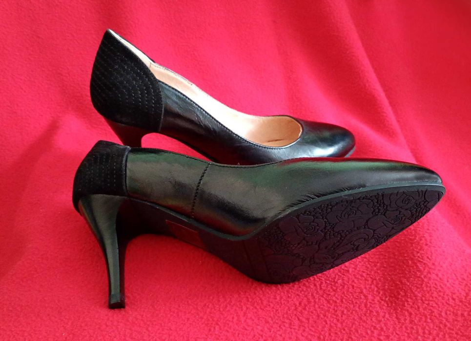 Продавам нови официални черни дамски обувки Hush Puppies 37 номер