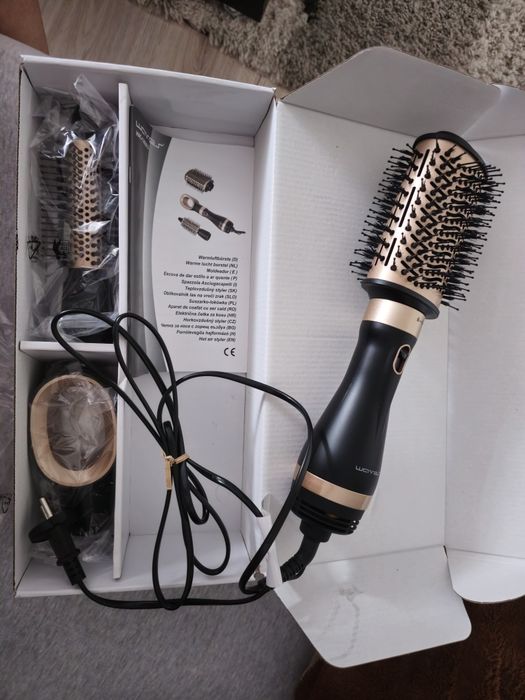 Perie păr Waves cu o putere de 1000 W pentru coafarea părului.