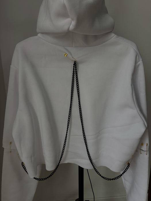 Hanorac personalizat cu detalii metalice si lanturi!