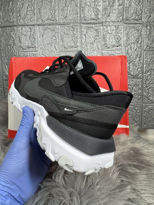 Nike react Revision Black