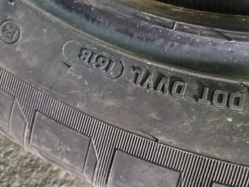 2 Vredestein R16C 215/75
летни бусови гуми DOT1618