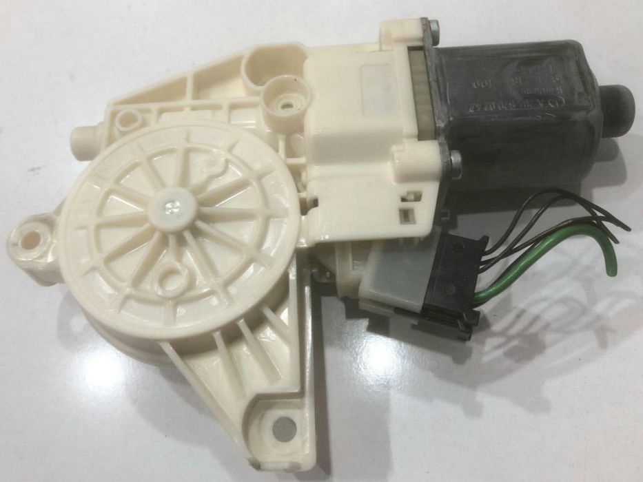 Motoras macara geam dreapta fata Mercedes C-Class W204 A2048200242