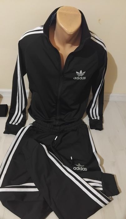 Trening bărbătesc Adidas.