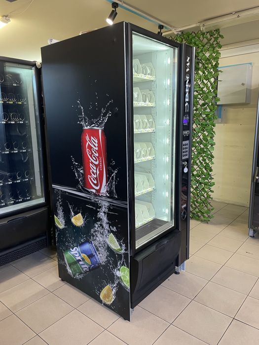 Хладилна машина/ Снаки Макс / Храни и напитки/ Вендинг автомат/