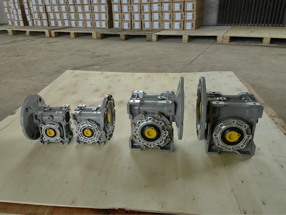 Червячный редукторы Моторы