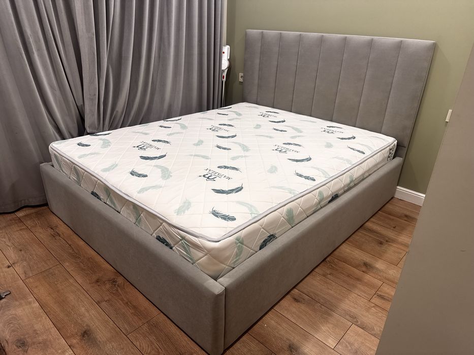 Продаю двуспальную кровать