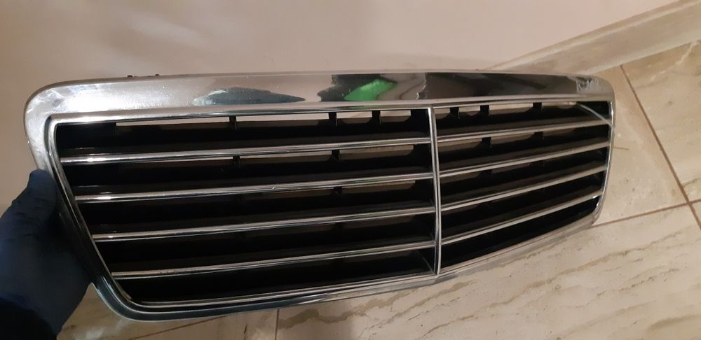 Предна решетка за Мерцедес ЦЛК/ Mercedes Clk W208