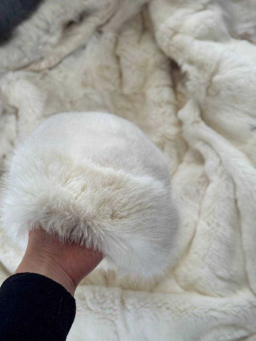 Продавам парка + шапка подарък.