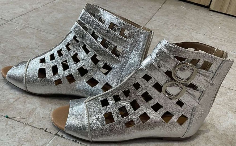 Сребристи Обувки Боти