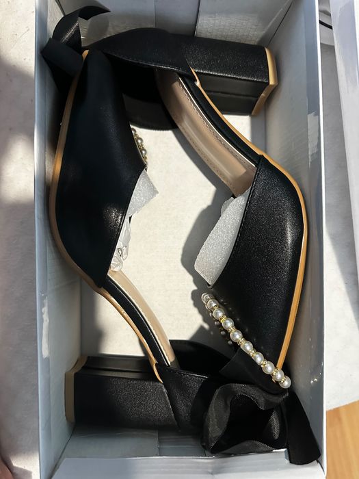 Обувки с висок ток