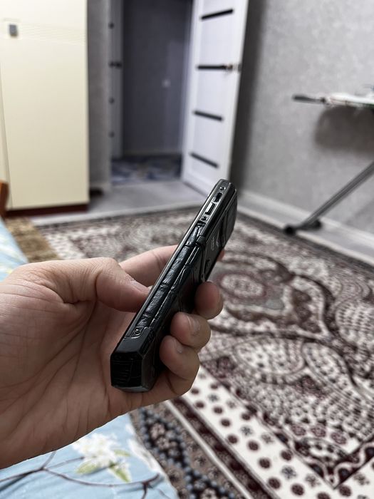 Vertu Signature продается