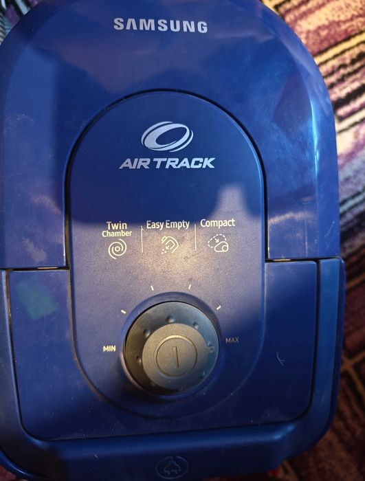 Aspirator Samsung, nu necesita sac, putere 1600 watt