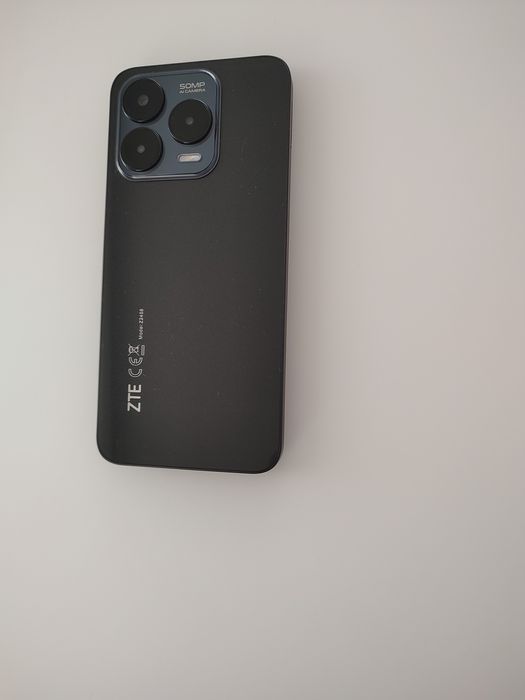 Телефон ZTE Blade V70