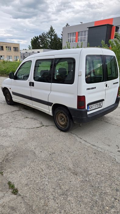 Продавам Пежо партнер - Peugeot partner - бензин
