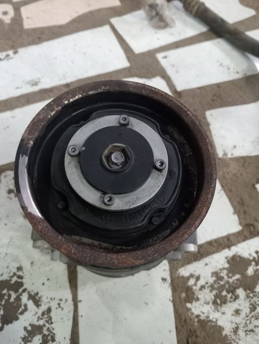 Продам компрессор кондиционера с трубками