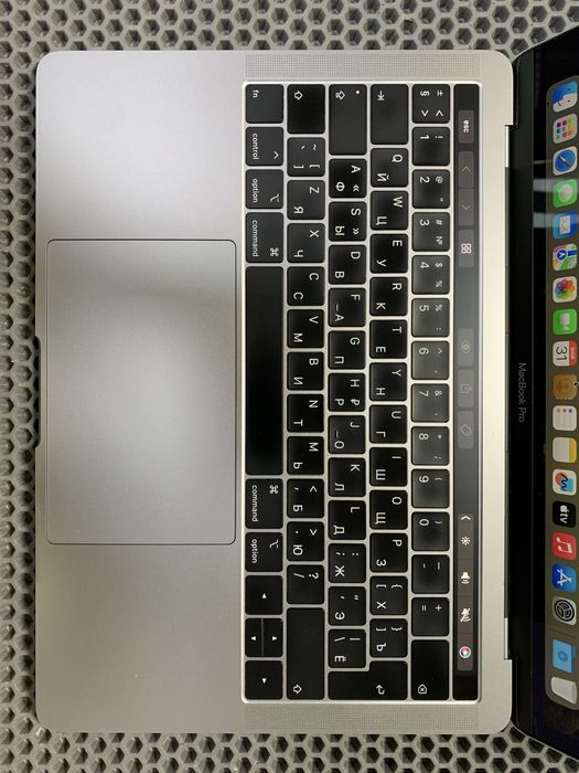 MacBook Pro 13 2019 с тачбаром. Диск 512gb.