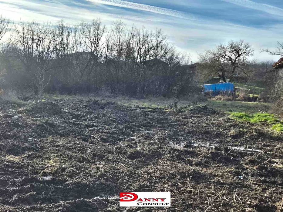 Стара къща с двор в Еленския балкан