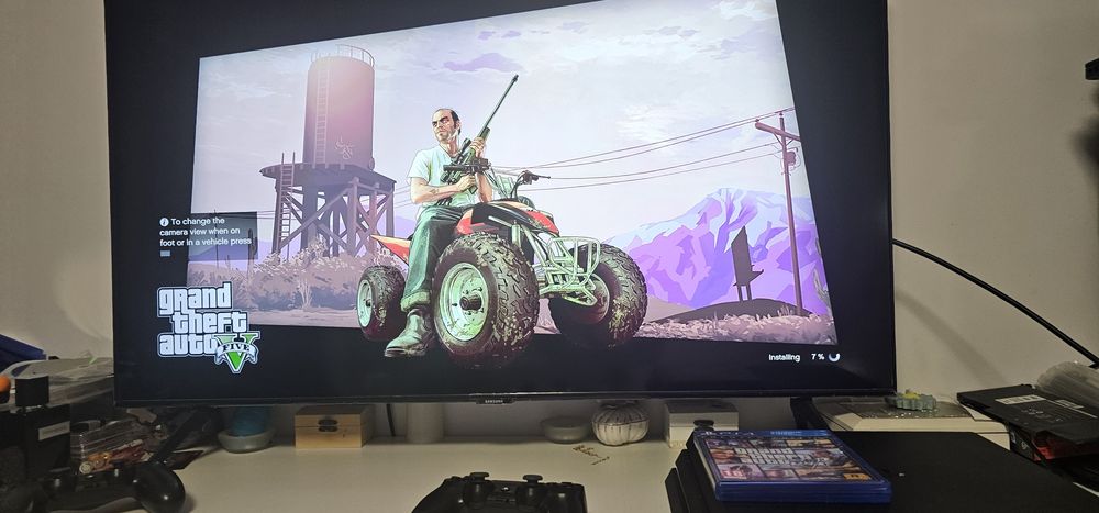 PlayStation 4 PRO cu 2 manete și joc gta 5 nou , har disk 1 tera