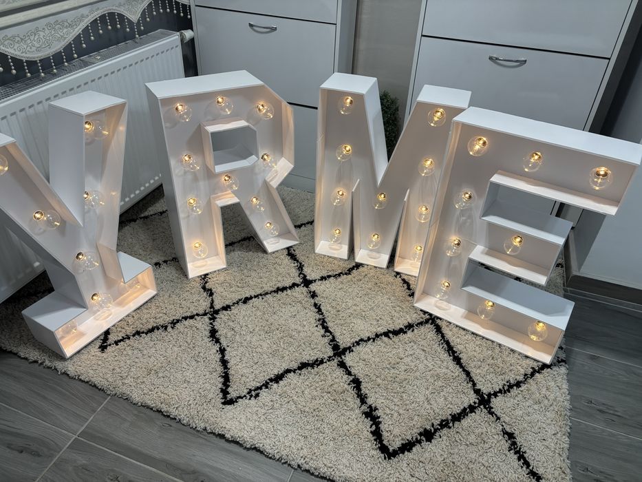 Продавам светещи букви с батерии