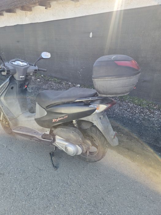 Vand scuter 125cm  anul 2004