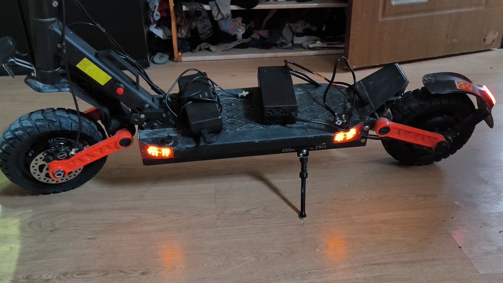 ( Se vinde urgen)Vand sau schimb trotineta pentru adulți